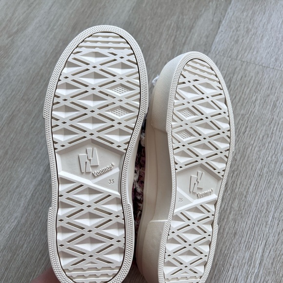 Stylish Tweed Sneakers with Cream Soles - Picture 2 of 3